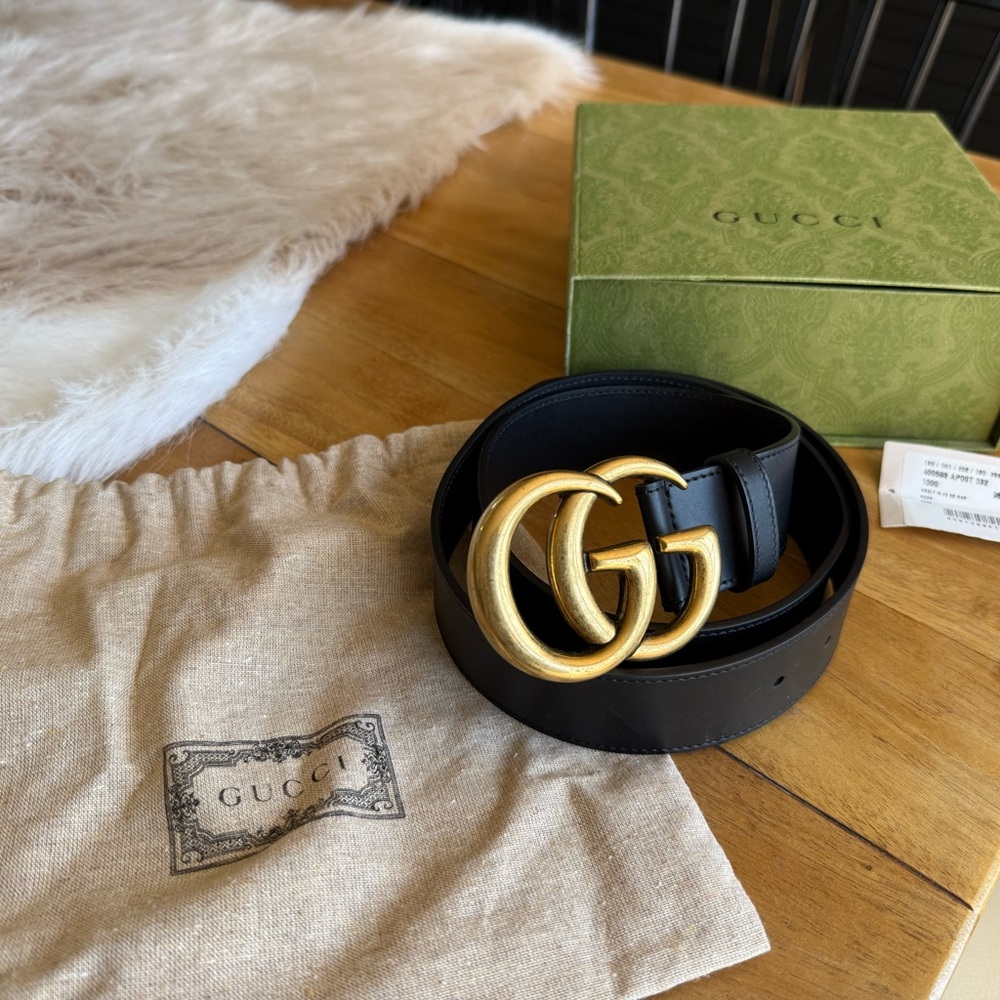 Women’s Gucci Black Leather Belt with Gold Double G Buckle